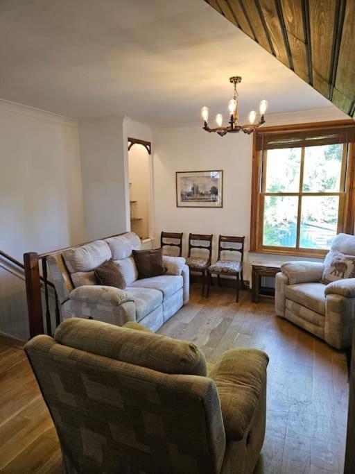 House In Historic Winchester Bagian luar foto