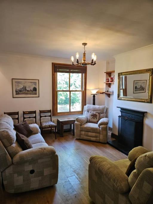 House In Historic Winchester Bagian luar foto
