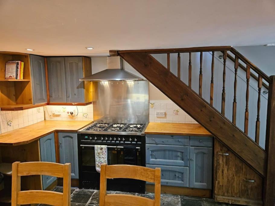 House In Historic Winchester Bagian luar foto